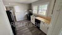 Building Photo - 423 Maple St