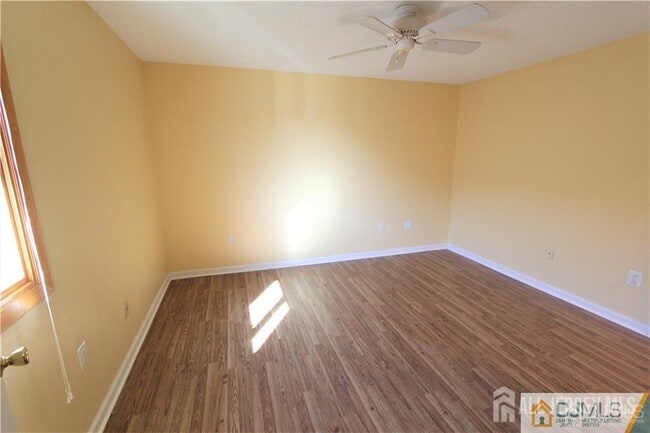 Building Photo - 1806 Ravens Crest Dr