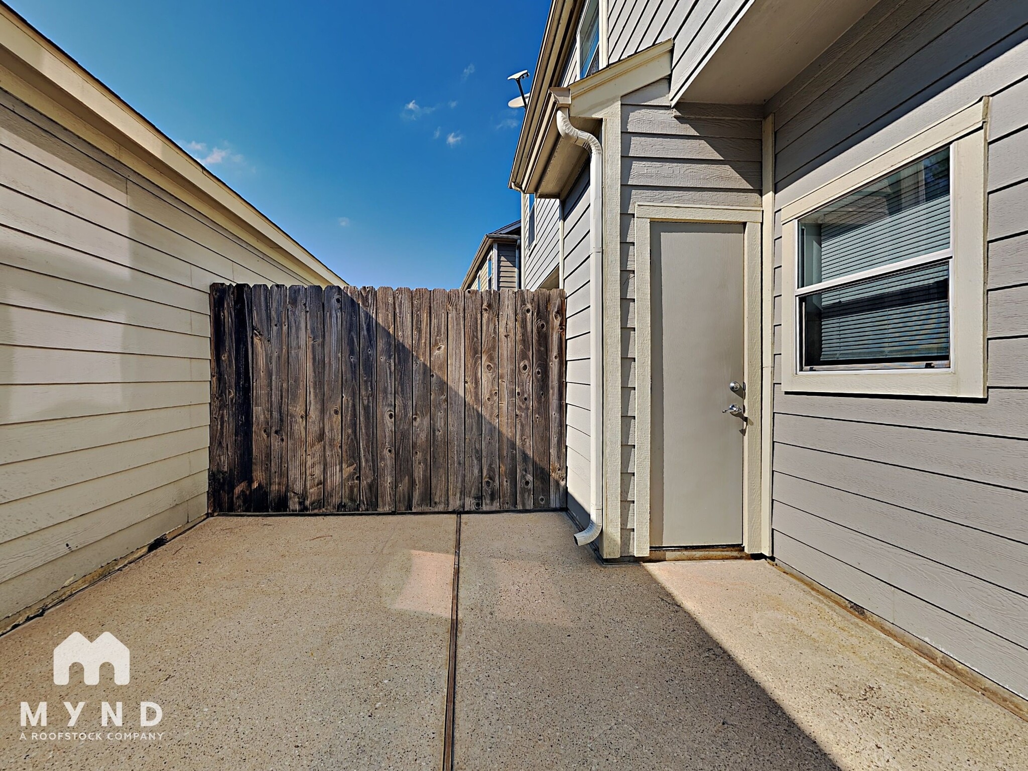 Building Photo - 23613 Twisting Falls Dr