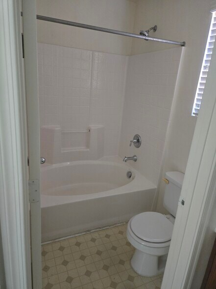 Building Photo - 8007 Torremolinos Ave