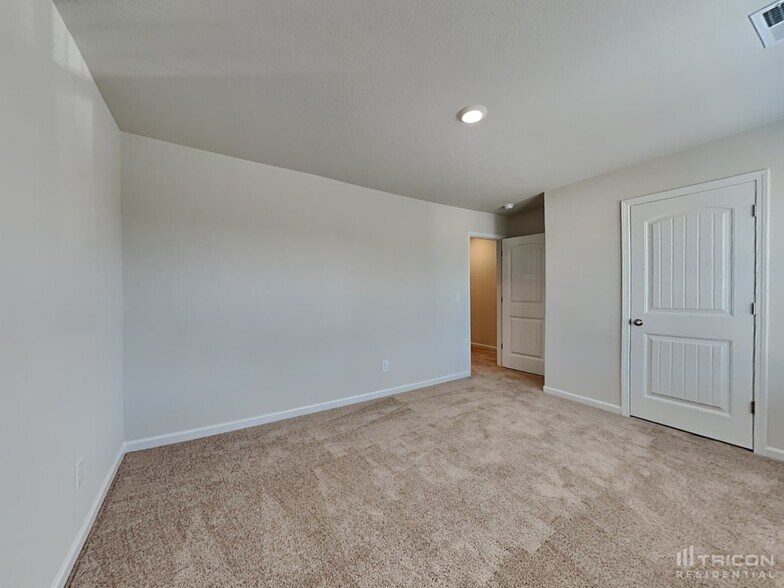 Building Photo - 165 Parkers Gate Dr