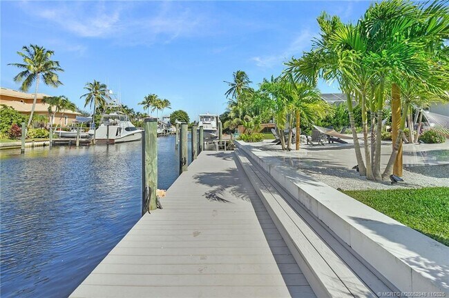 Building Photo - 1425 SW Egret Way