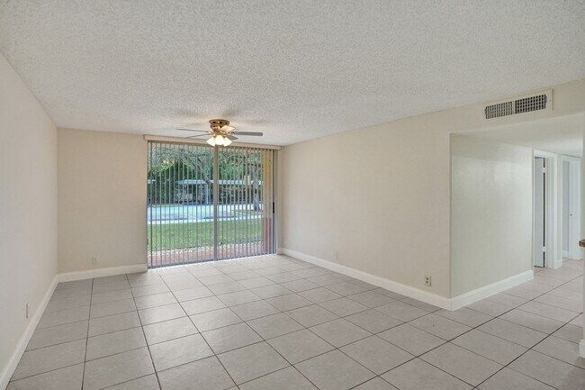 Building Photo - 3 BED/2BATH
