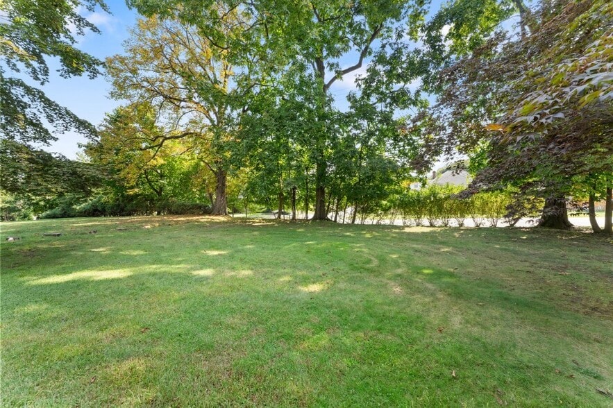 Building Photo - 409 Tappan Rd