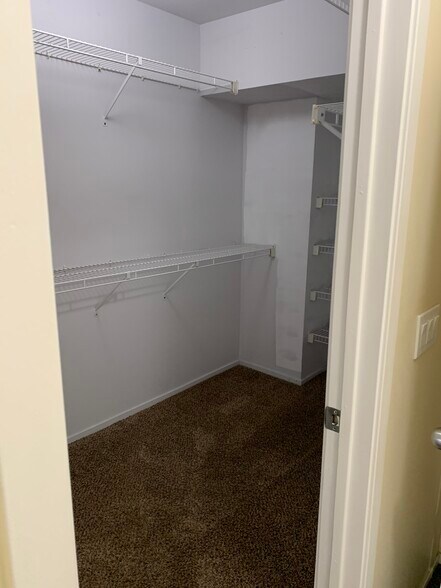 Walk in Closet - 6680 Ridgefield Cir