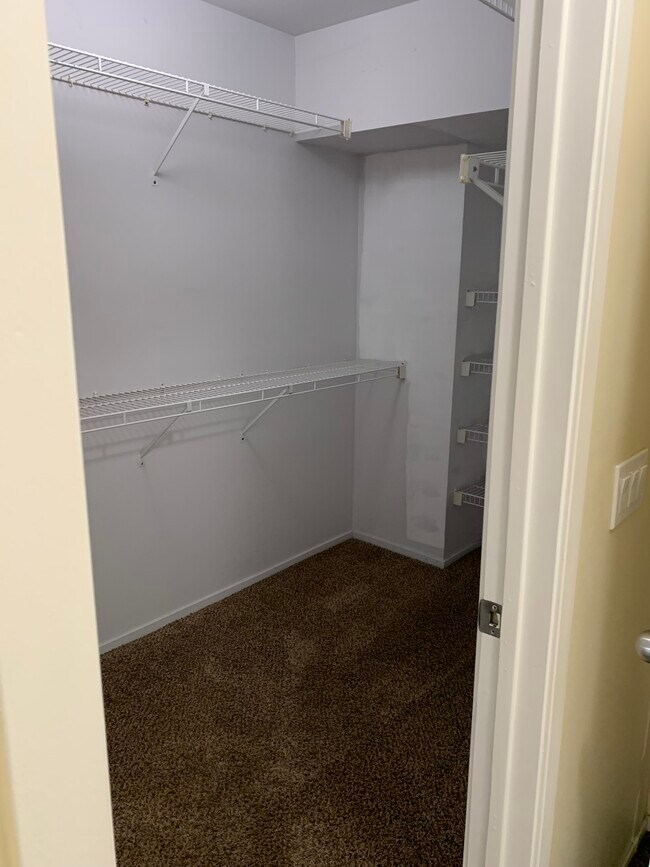 Walk in Closet - 6680 Ridgefield Cir