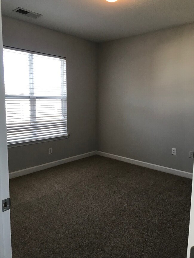Building Photo - Legacy- 2 Bedroom, 2 Bathroom- 1075 sqft