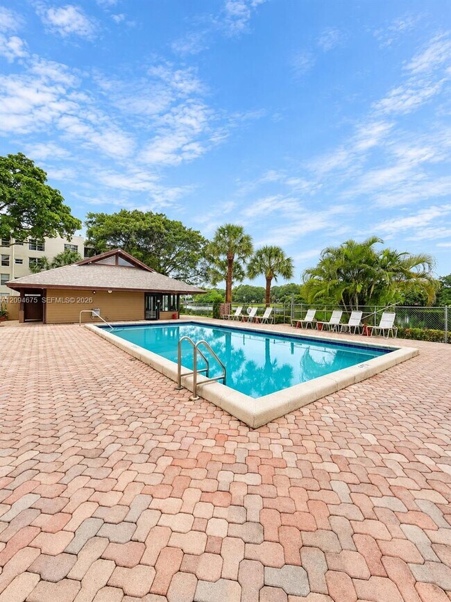 Building Photo - 9440 Poinciana Pl