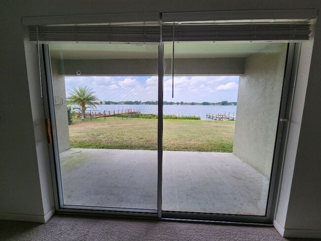 Building Photo - Gorgeous 4-Bedroom Lakefront!!