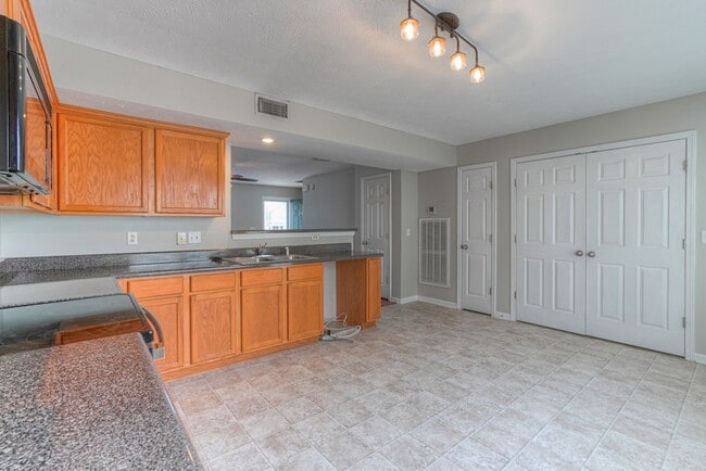 Building Photo - 151 Casbah Run