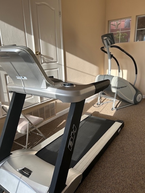 Building Photo - 1020 S San Marino Way