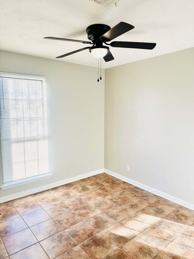 Building Photo - Beautiful 3/2 In Montgomery East *** Call 334-366-9198 to Schedule a Self Tour!