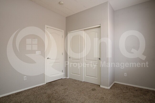 Building Photo - 6830 S Sunnyvale Ave