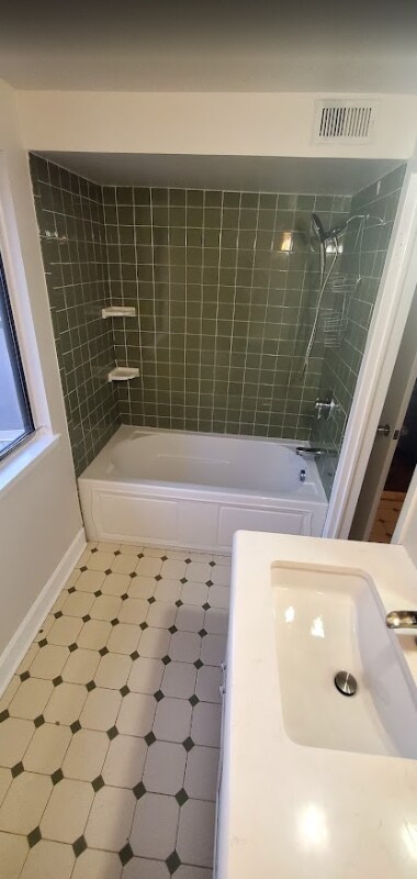 Building Photo - 1514 Charter Oak Dr