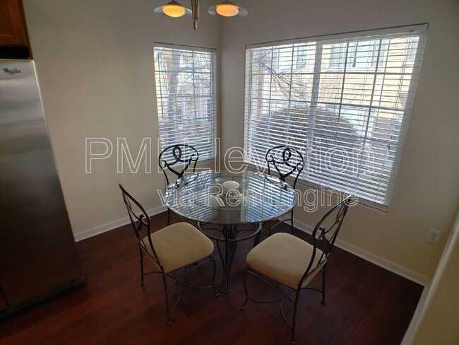 Building Photo - 8425 Pebble Creek Way
