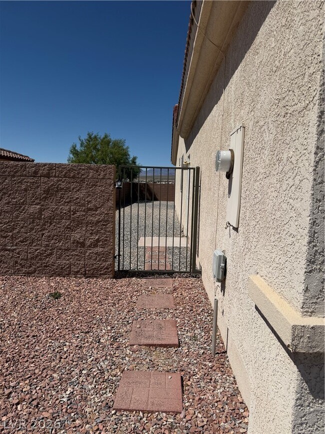 Building Photo - 5776 Badlands Ln