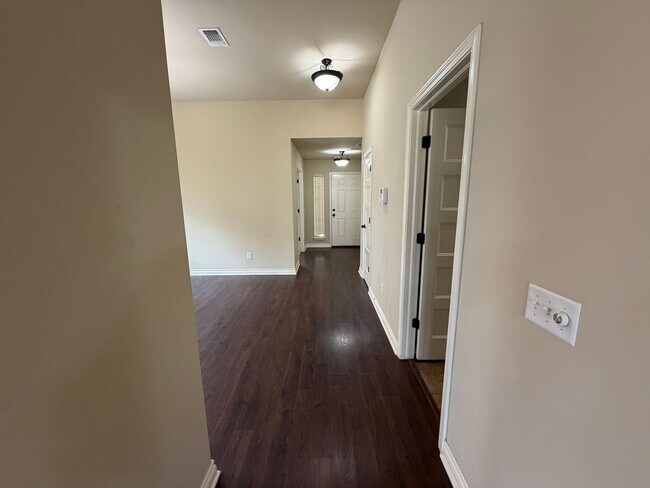 Building Photo - Beautiful and Cozy 3bed/2bath with an Office Available in North Norman!