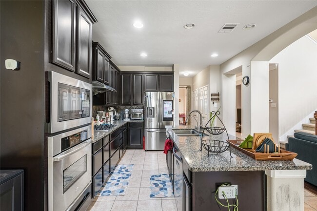 Building Photo - 6819 Lavington Way
