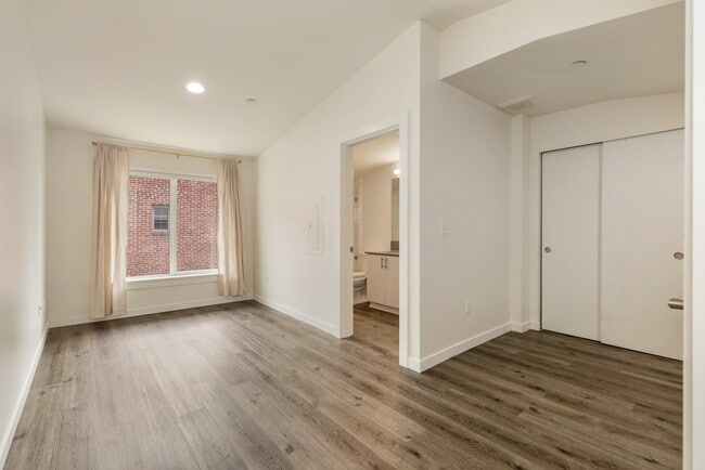 Building Photo - Modern Apartments in Prime Queen Anne Loca...
