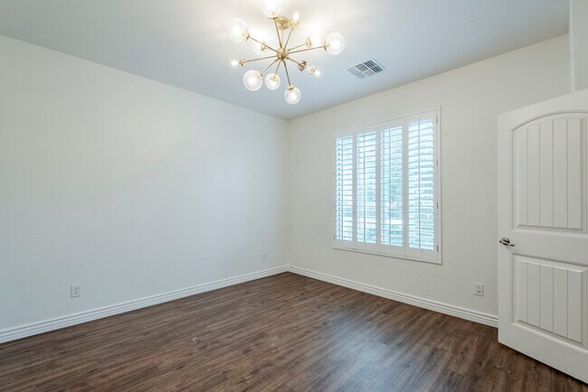 Building Photo - 2744 E Donato Dr