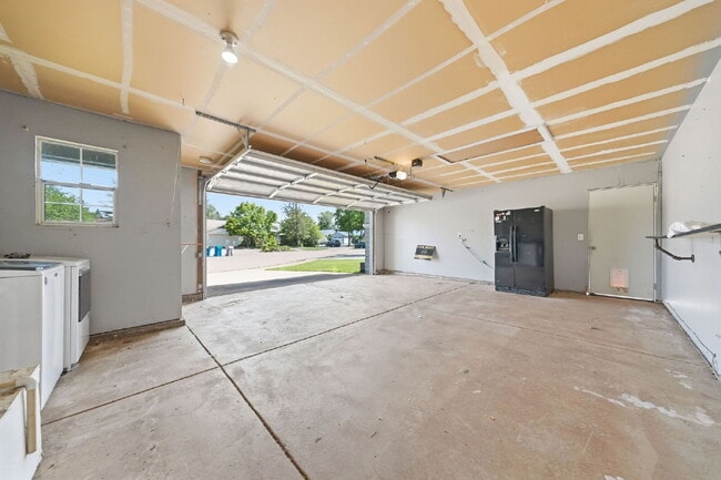 Building Photo - 3 Bedroom Home with RV/Boat Parking, Large Yard & Chicken Coop – Cul-de-Sac Location Near Kids Ki...