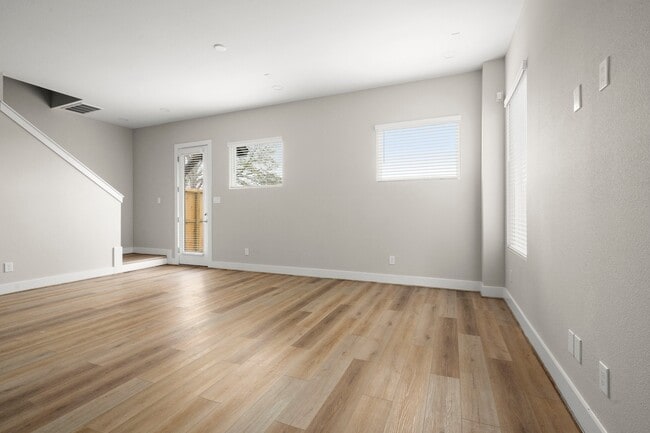 Building Photo - 8118 Esther Acres Ln