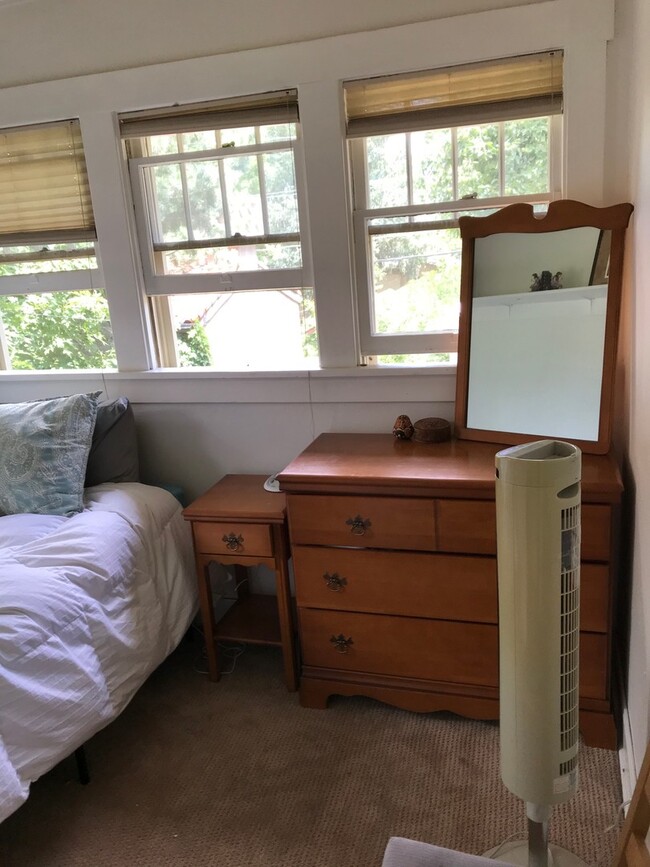 Building Photo - One Bedroom In 4-Plex Close To Chautauqua ...