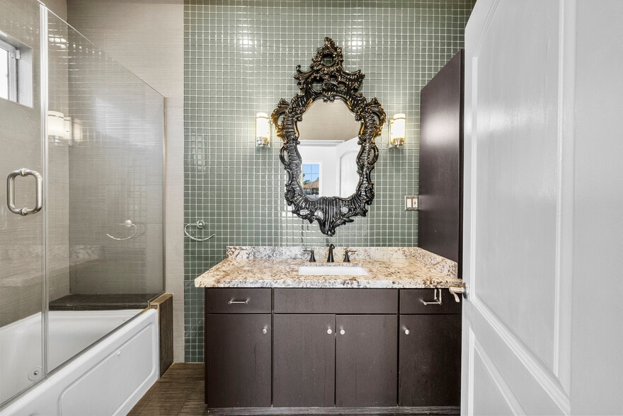 Building Photo - 6223 Simpson Ave