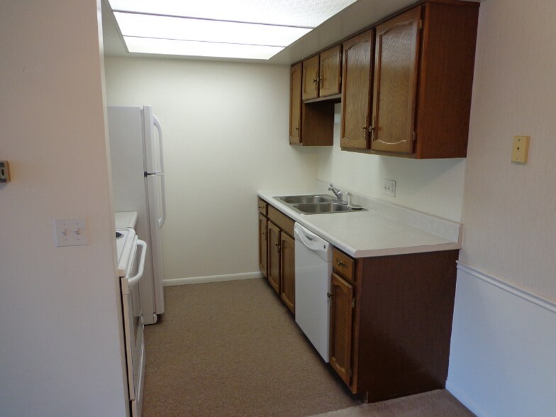 Building Photo - 6560 Kingsbridge Dr