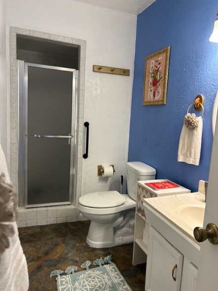 Building Photo - 8301 Comanche Ct NE