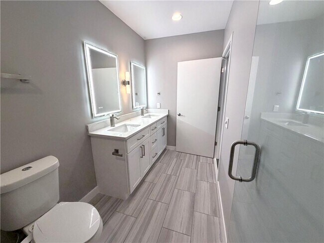 Building Photo - 620 Glen Iris Dr NE