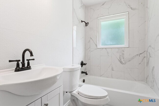 Building Photo - 1304 Metropolitan Dr