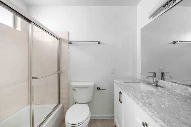 Upstairs bathroom 1 - 464 28th St