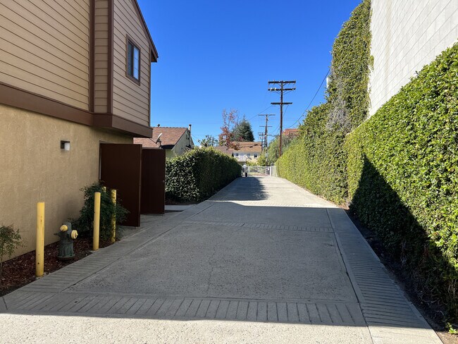 Private Gated Drive - 314 Lincoln Ave