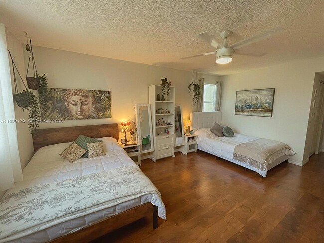 Building Photo - 605 Ives Dairy Rd