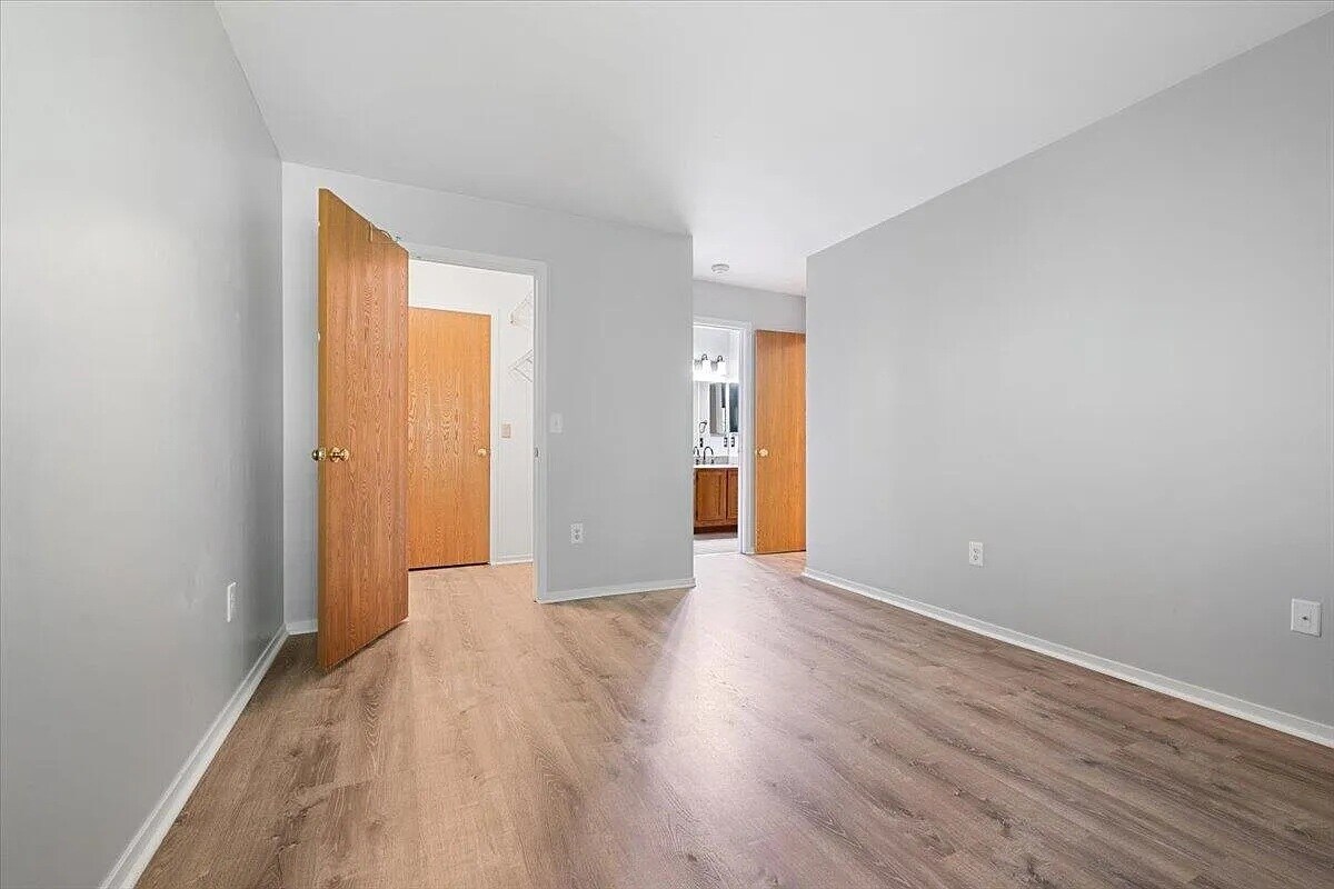 Building Photo - 408 Spring Brooke Dr