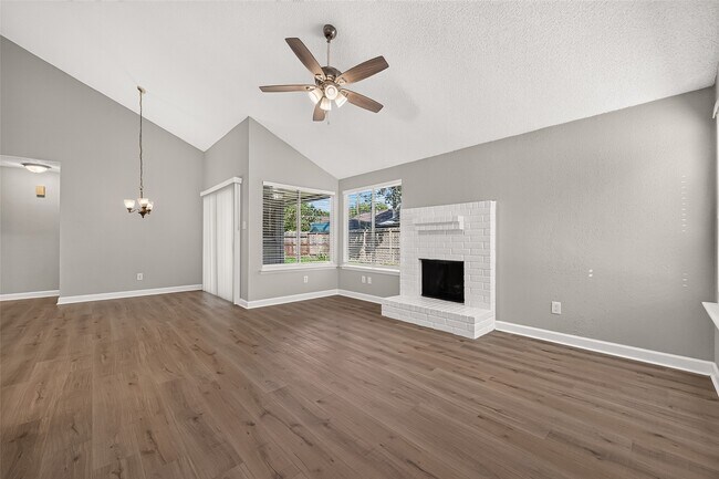 Building Photo - 14306 River Glen Dr