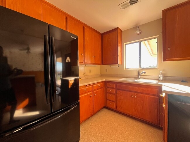 Building Photo - Spectacular Retro Home in a Rural Setting with Views and Space