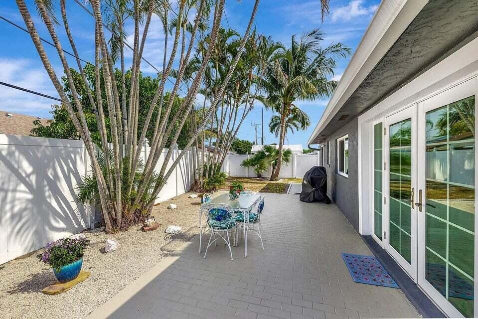 Building Photo - 7187 Thompson Rd