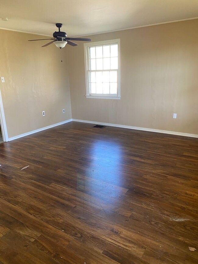 Building Photo - 2 bed Ranch Home for Rent