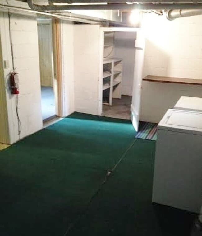 Building Photo - $2,200 | 3 Bedroom, 1.5 Bathroom House | P...