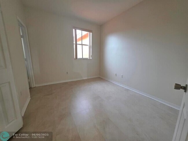 Building Photo - 4929 Windward Way