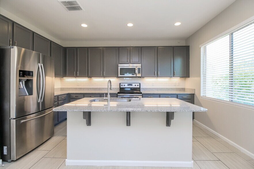 Building Photo - 2357 S Lorena