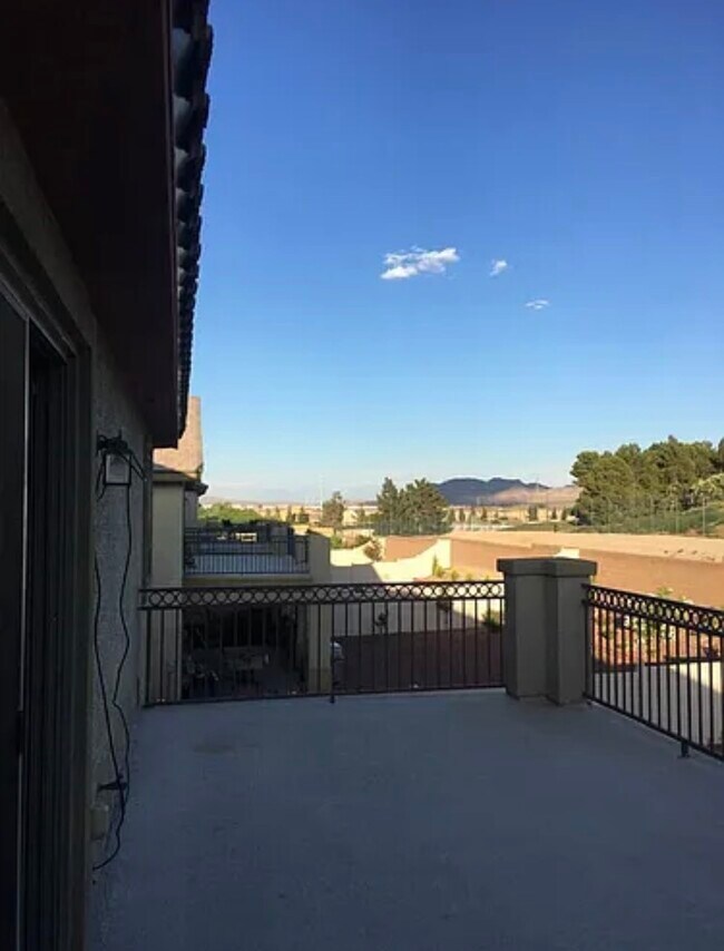 Building Photo - 3221 Green Ice Ave