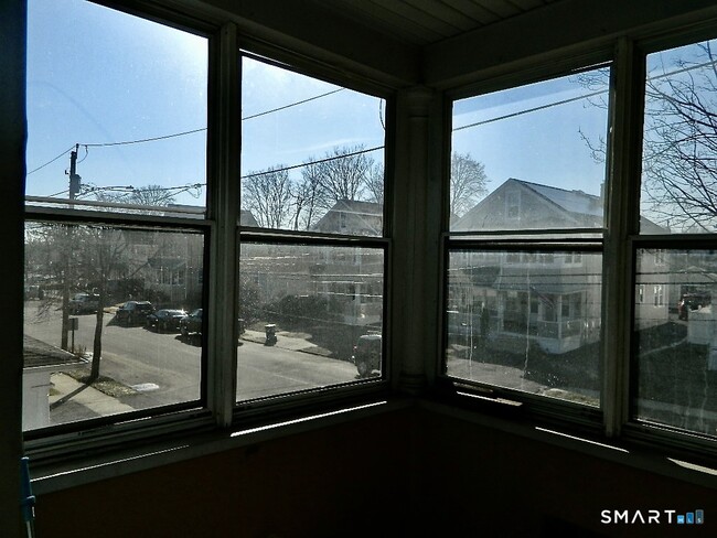 Building Photo - 37 Elm St