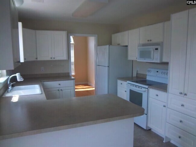 Building Photo - Beautiful 4 bedroom home with amazing open floor plan