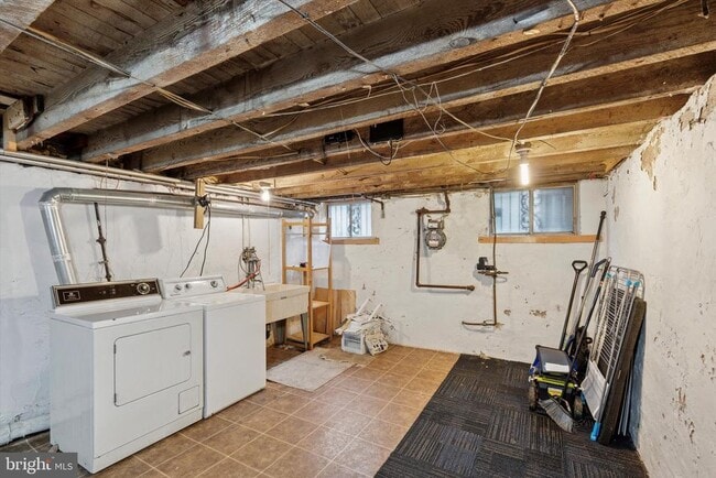Building Photo - 1142 Tree St