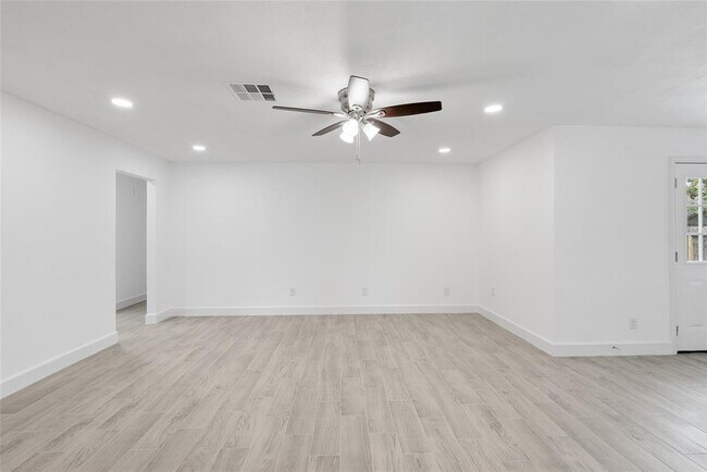Building Photo - 1814 Hanbury Ct