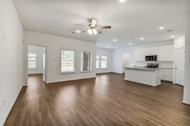 Building Photo - 11951 Pondwood Dr