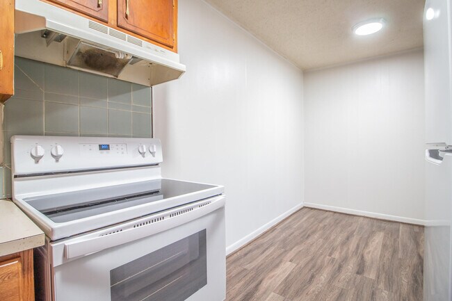 Building Photo - 2500 W 26th
